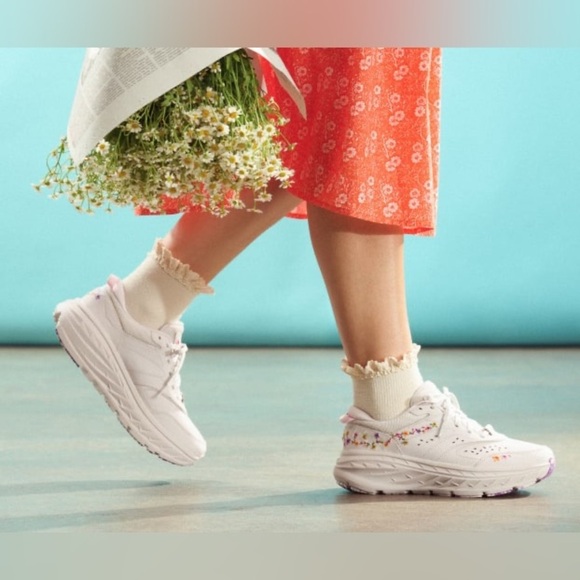 New Hoka One One White Floral Sneakers Size: 15 women's/14 men's - Picture 2 of 10